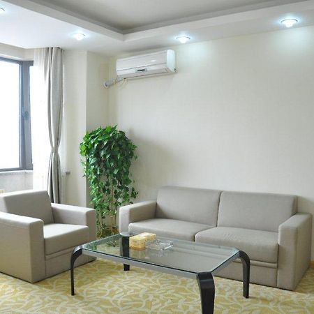 Super 8 Hotel Qingdao Railway Station Gui Zhou Road 外观 照片