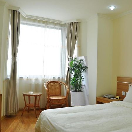 Super 8 Hotel Qingdao Railway Station Gui Zhou Road 外观 照片