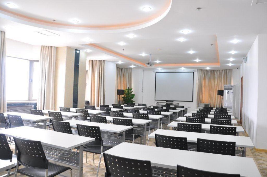 Super 8 Hotel Qingdao Railway Station Gui Zhou Road 外观 照片