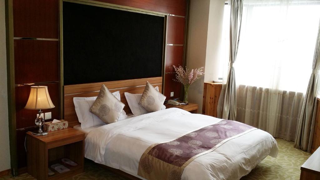 Super 8 Hotel Qingdao Railway Station Gui Zhou Road 外观 照片